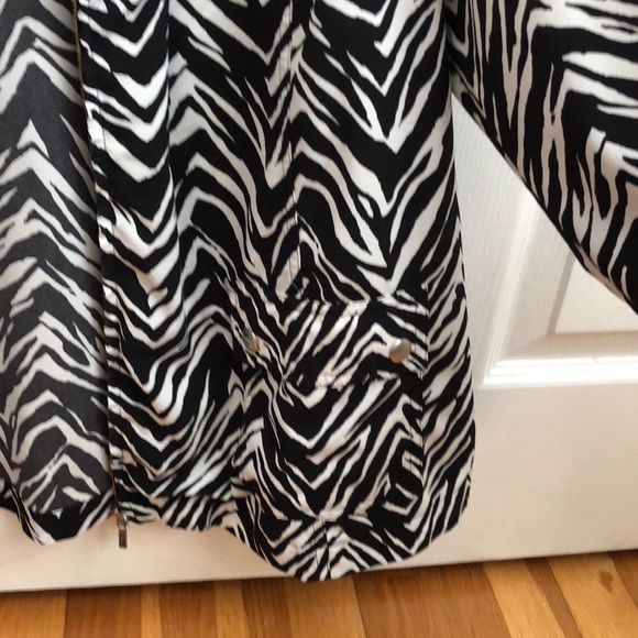 Cute Zip Up Lightweight Zebra Print Jacket - Picture 2 of 3
